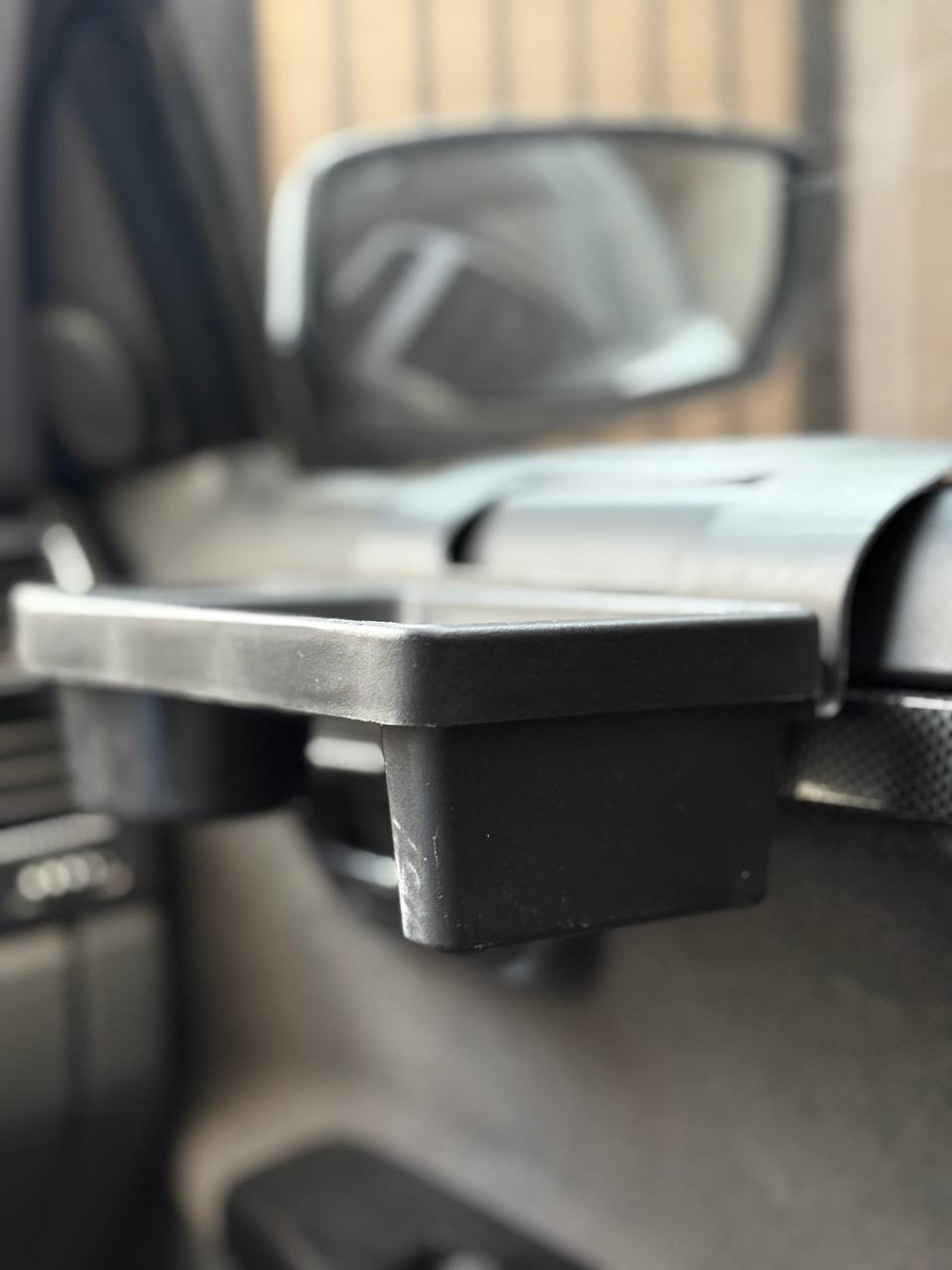 کنسول کنار شیشه